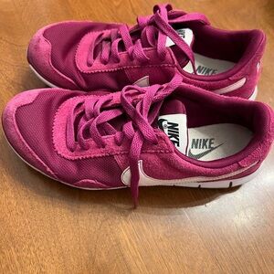 Nike victoria retro suede shoes Pink purple/White women's Size 6